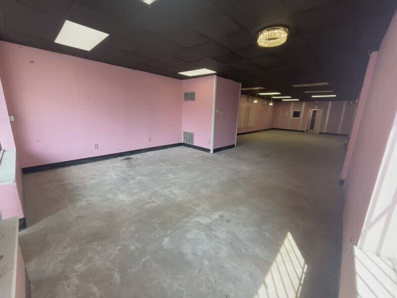 More Photos Of 1816-1820 Austin Dr, Decatur Freestanding For Lease