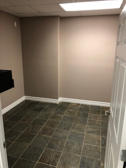 More Photos Of 104 - 138 Se, Calgary, Ab Av, Calgary Apartments For Sale