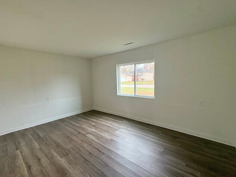 More Photos Of 210 Tedmark Ct, Kankakee Apartments For Sale