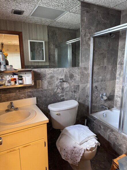 More Photos Of 2660 SW 3rd St, Miami Office For Sale
