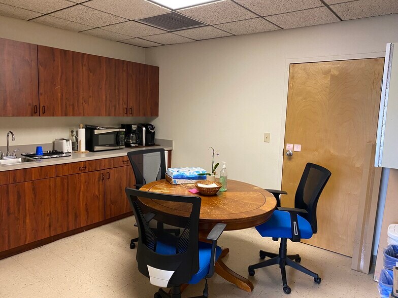 More Photos Of 2610 NW 43rd St, Gainesville Office For Lease