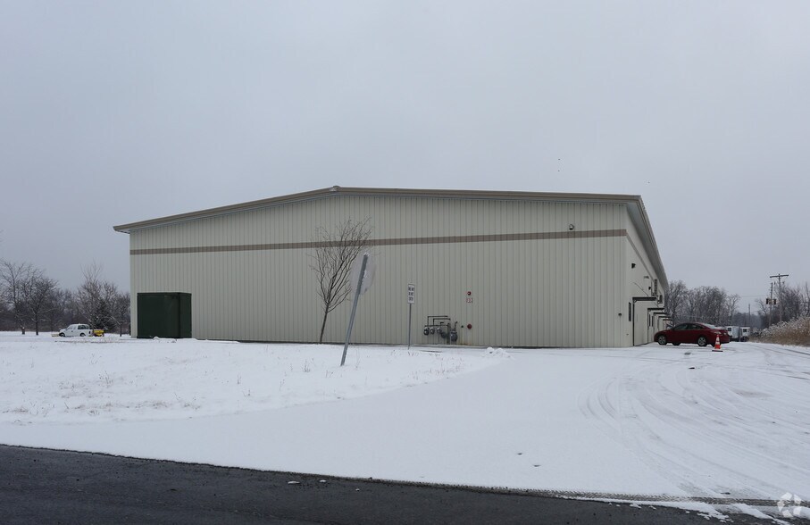 More Photos Of 35 Hamilton Ln, Glenmont Warehouse For Lease