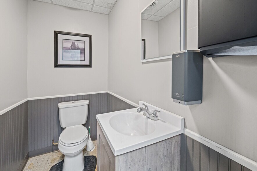 More Photos Of 400 E Pike St, Attica Auto Dealership For Sale