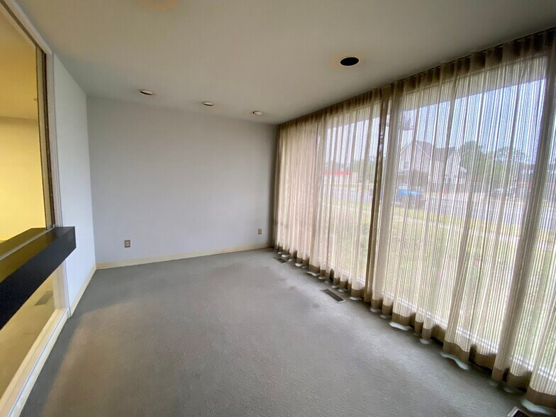 More Photos Of 901 Charleston Ave, Mattoon Medical For Lease