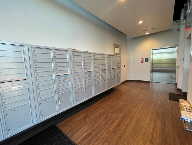 More Photos Of 4229 FM 620, Austin Showroom For Sale