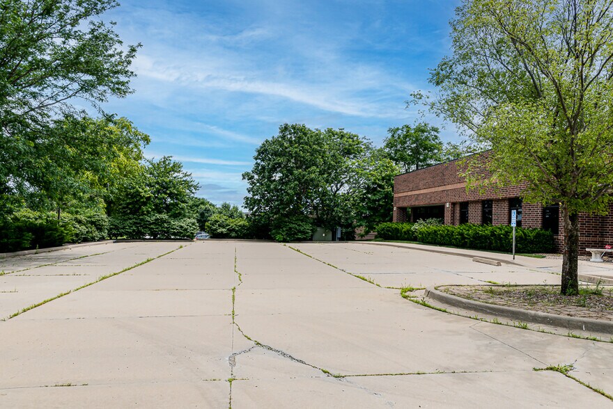 More Photos Of 9660 Legler Rd, Lenexa Office For Sale