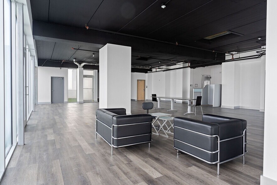 More Photos Of 10450 NW 33rd St, Doral Office For Sale