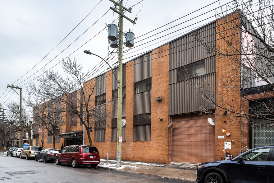 Primary Photo Of 6595 Rue Saint-Urbain, Montréal Warehouse For Sale