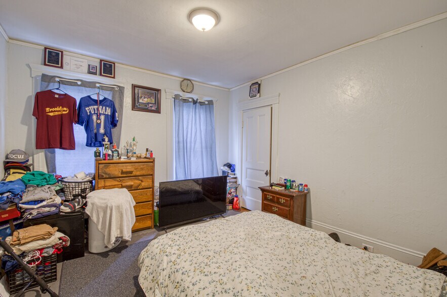 More Photos Of 28 Woodstock Ave, Putnam Specialty For Sale