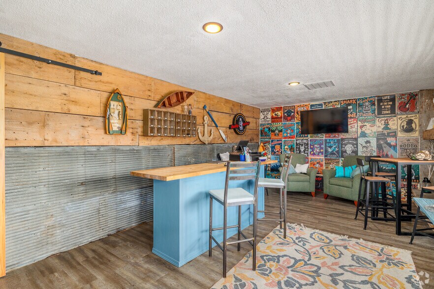 More Photos Of 1062 Susan Rd, Lake Ozark Hotel For Sale