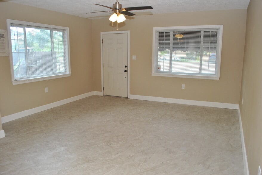 More Photos Of 5710 4th St N, Saint Petersburg Office Residential For Sale