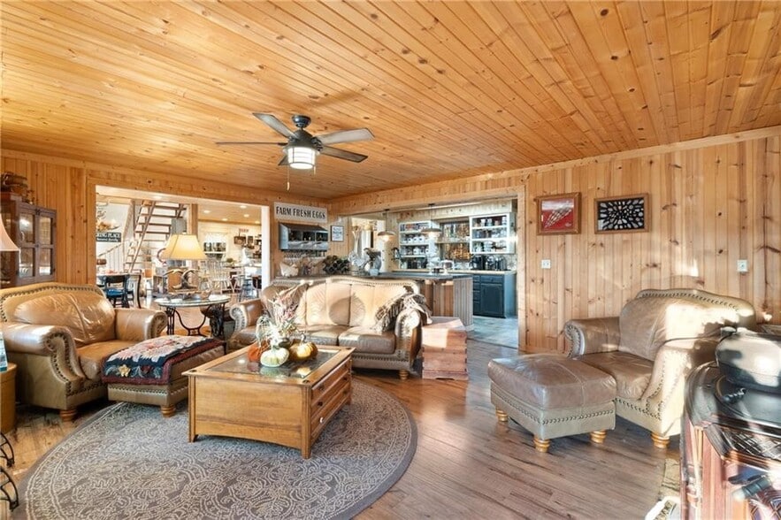 More Photos Of 1387 County Road 306, Berryville Hospitality For Sale