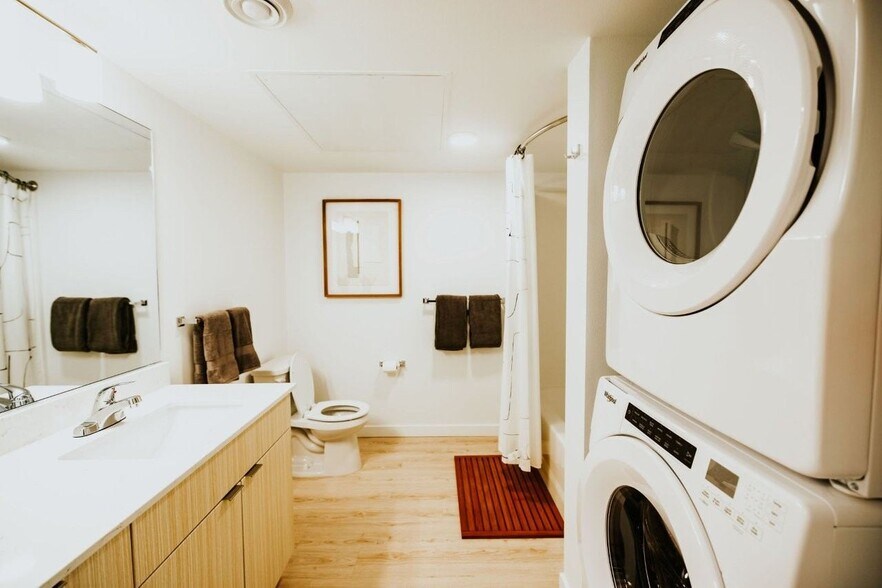 More Photos Of 132 NE 145th St, Shoreline Apartments For Lease