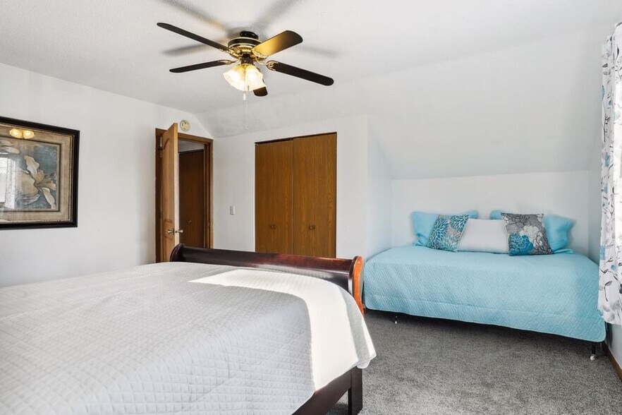 More Photos Of 613 E La Salle Ave, Barron Restaurant For Sale