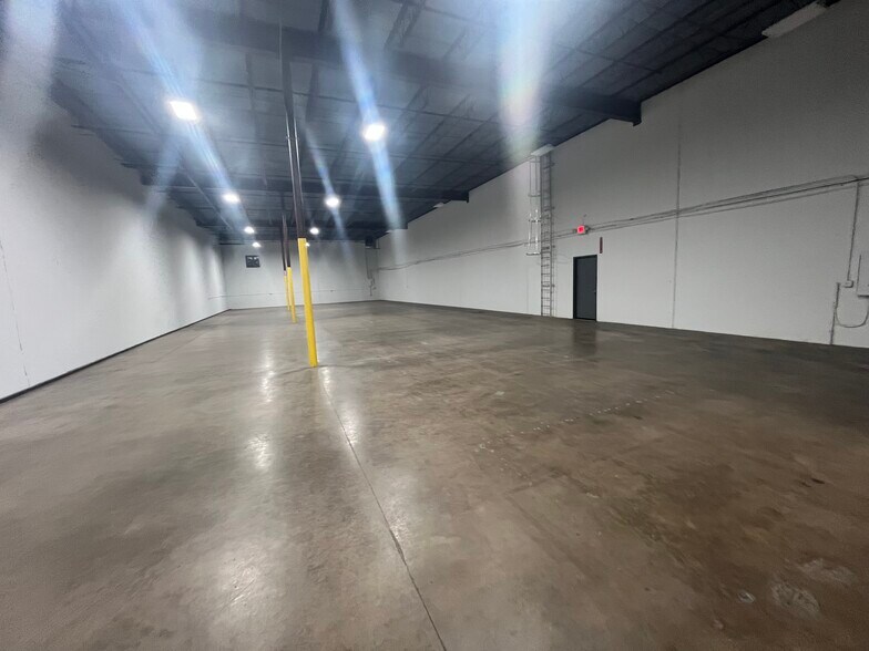 More Photos Of 4220-4232 Charter Ave, Oklahoma City Warehouse For Lease