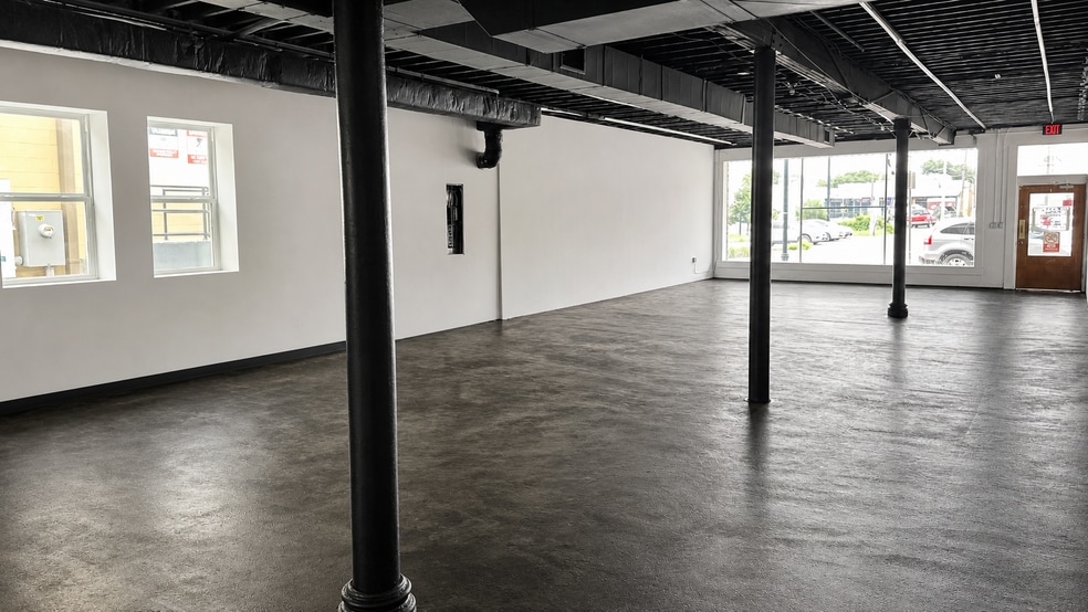 More Photos Of 211-215 E Hutchison St, San Marcos Storefront Retail Office For Lease