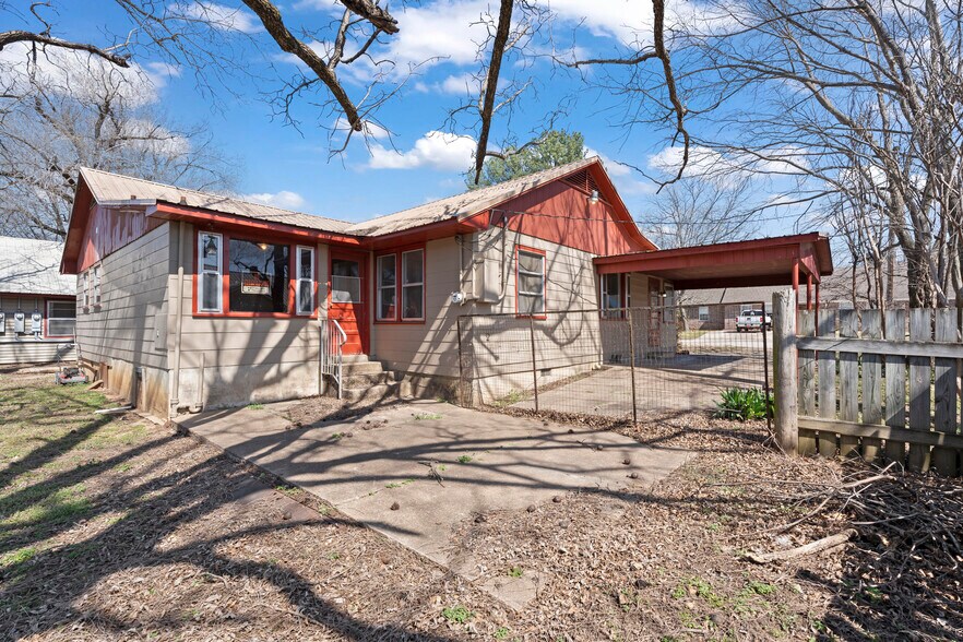 More Photos Of 300 Range St, Marshall Multifamily For Sale