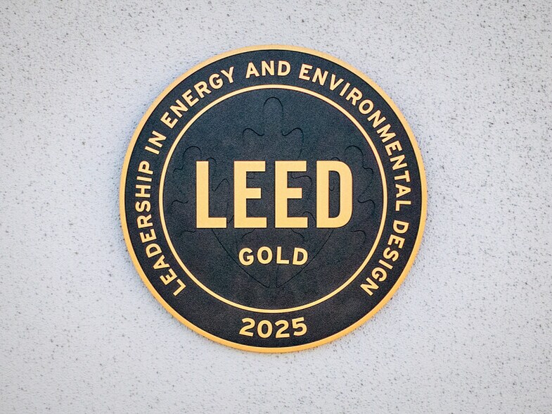 More Photos Of 8593 NW 96th St, Medley Unknown For Lease