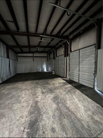 More Photos Of 1033 Springfield Rd, High Point Warehouse For Lease