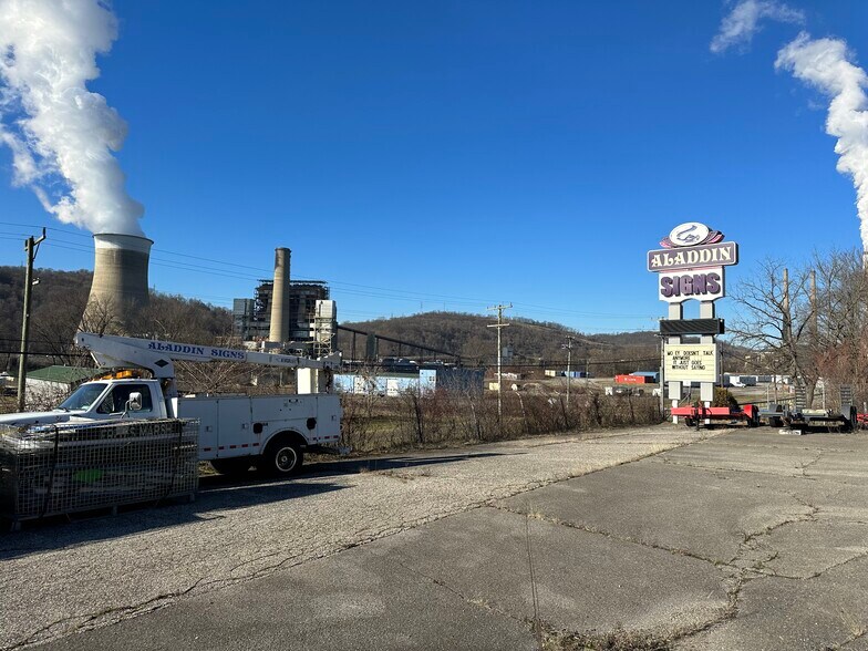 More Photos Of 10578 River Rd, Wellsburg Warehouse For Lease