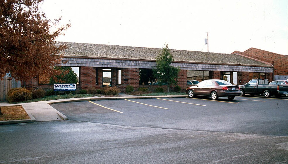 More Photos Of 1900-1912 NW Copper Oaks Cir, Blue Springs Medical For Sale