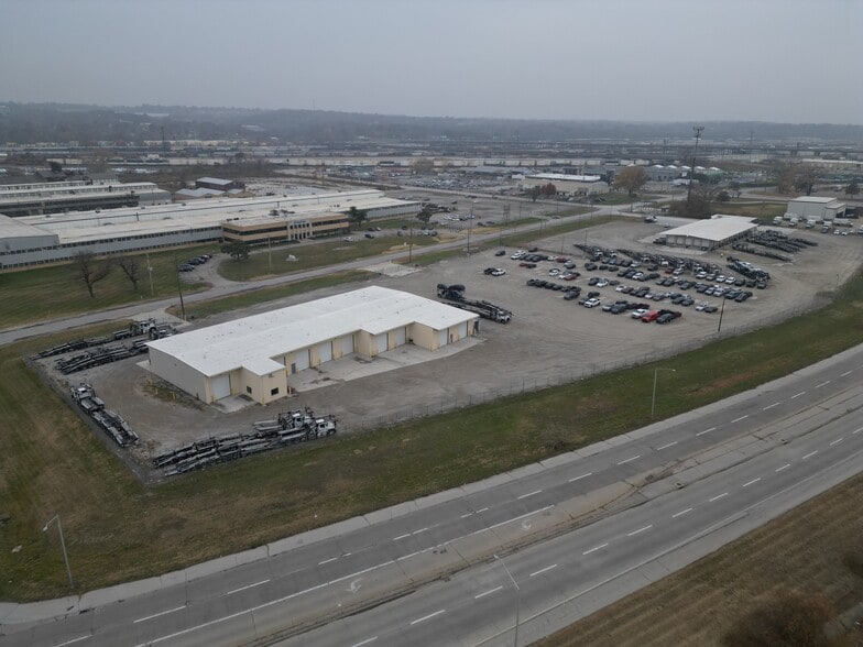 More Photos Of 3550 Fairbanks Ave, Kansas City Service For Lease