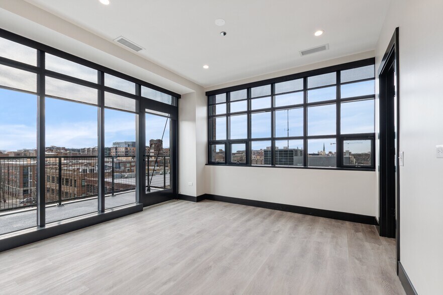 More Photos Of 1123 W Randolph St, Chicago Apartments For Lease