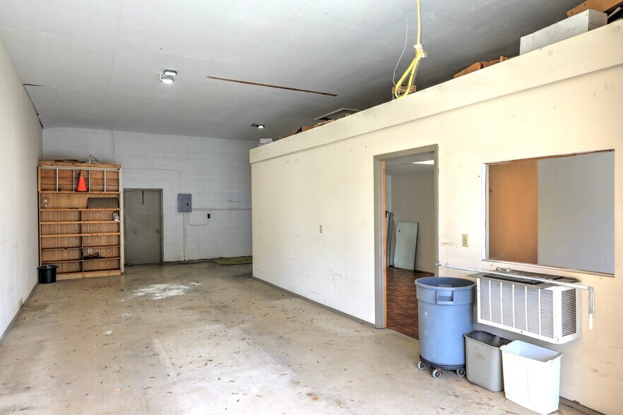 More Photos Of 637 2nd Ln, Vero Beach Flex For Sale