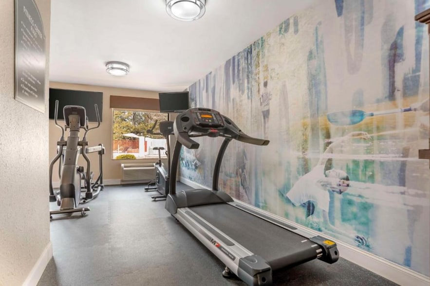 More Photos Of 842 Thompson St, Gardendale Hotel For Sale