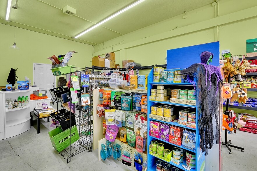 More Photos Of 8030 Railroad Ave SE, Snoqualmie Supermarket For Sale