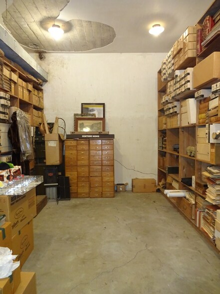 More Photos Of 201 N Penn Ave, Independence Office For Sale