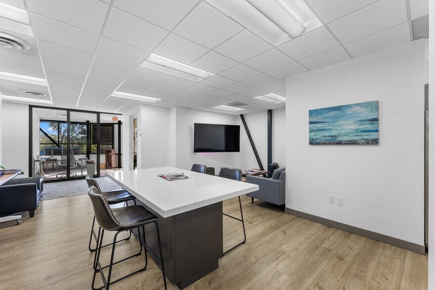 More Photos Of 5080 Shoreham Pl, San Diego Office For Sale