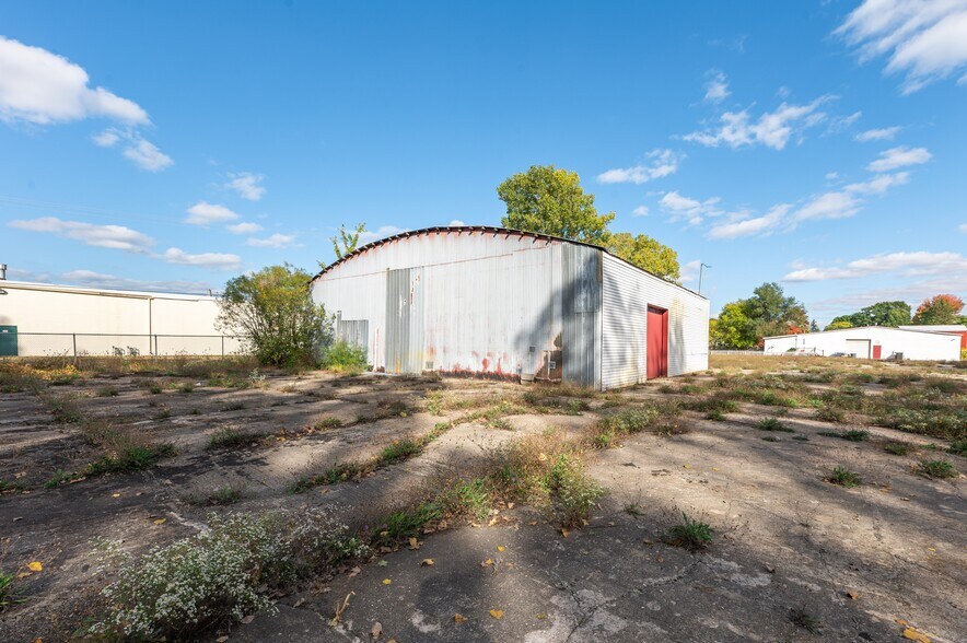 More Photos Of 3905 32nd St, Port Huron Truck Terminal For Sale