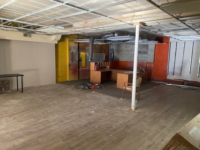 More Photos Of 7448 Springfield Ave, Sykesville Storefront For Lease