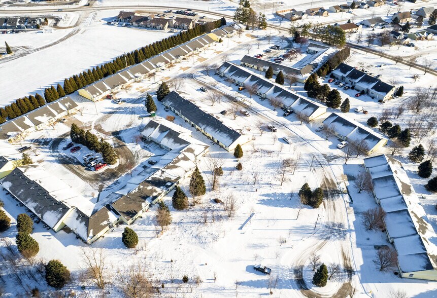 More Photos Of 1320 Knoll Crest Dr, Kendallville Apartments For Sale