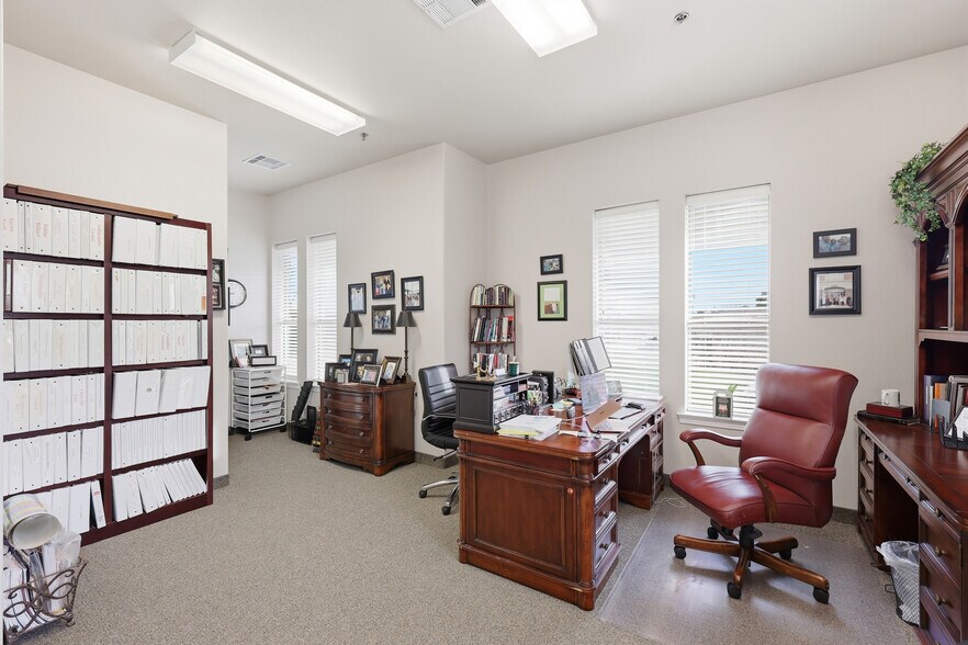 More Photos Of 3605 Yucca Dr, Flower Mound Medical For Lease