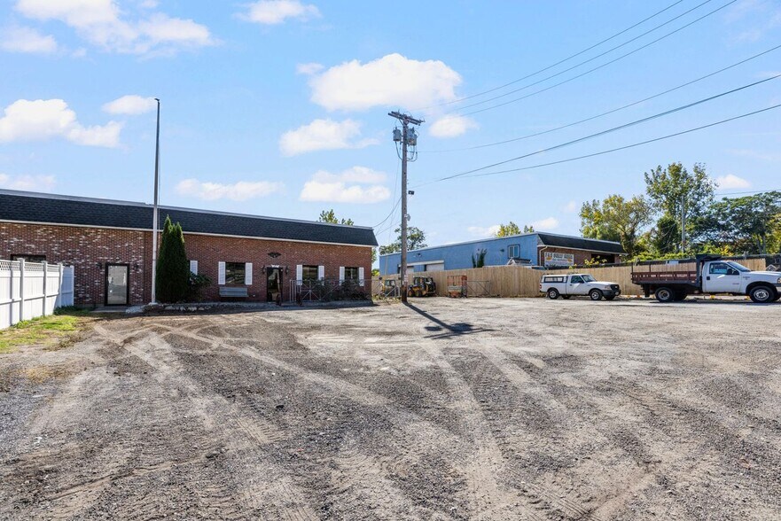 More Photos Of 30 Starr St, Johnston Warehouse For Lease