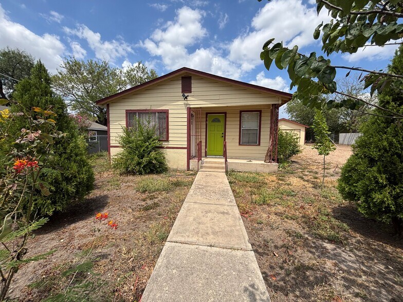 More Photos Of 147 Wainwright St, San Antonio Flex For Sale