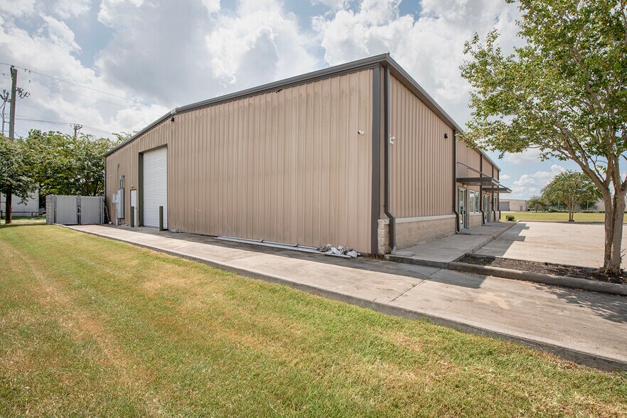 More Photos Of 1145 Butler Rd, League City Office For Sale