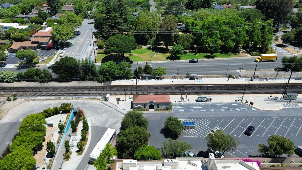 More Photos Of 2401-2417 Park Blvd, Palo Alto Office For Sale