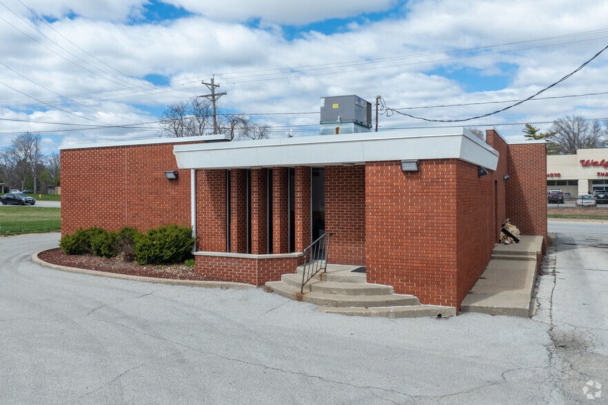 More Photos Of 4418 Douglas Ave, Des Moines Veterinarian Kennel For Sale