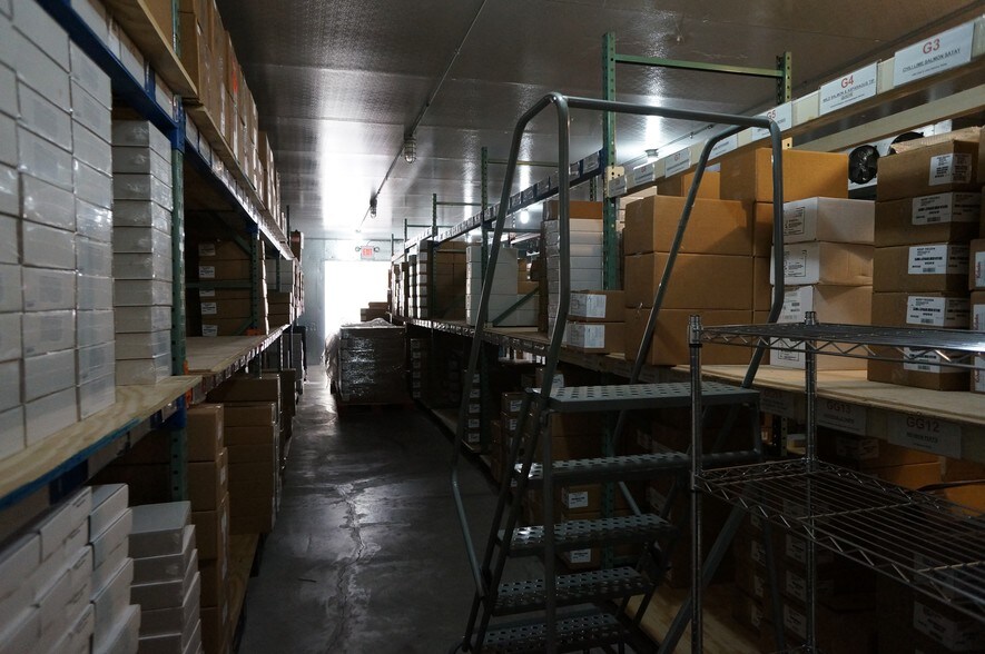 More Photos Of 7750 E Redfield Dr, Scottsdale Distribution For Lease