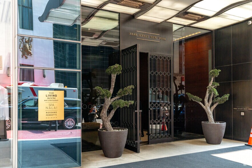 More Photos Of 157 W 57th St, New York Hotel For Lease