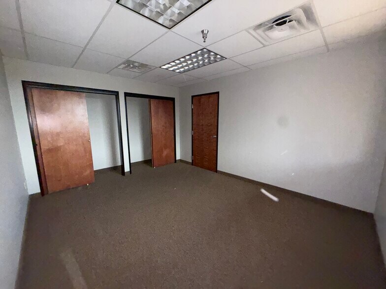 More Photos Of 21620 N 26th Ave, Phoenix Warehouse For Sale