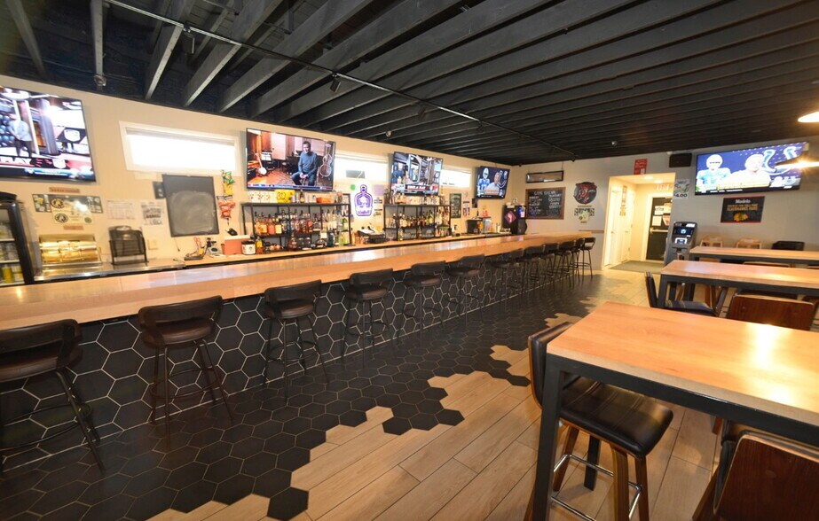 More Photos Of 221 20th Ave, Ottawa Bar For Sale