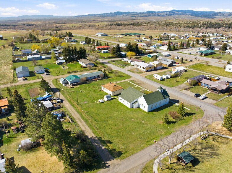 More Photos Of 210 Miles Ave, Clyde Park Specialty For Sale