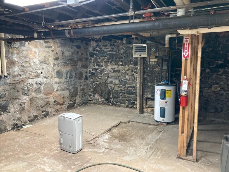 More Photos Of 118 E Superior St, Duluth Storefront Retail Office For Sale