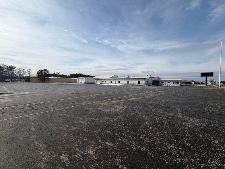 More Photos Of 2905 N Lincoln Rd, Escanaba General Retail For Sale