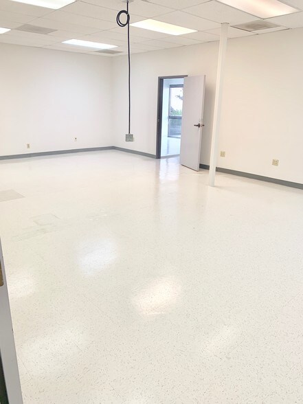 More Photos Of 2450 Embarcadero Rd, Palo Alto Research And Development For Lease