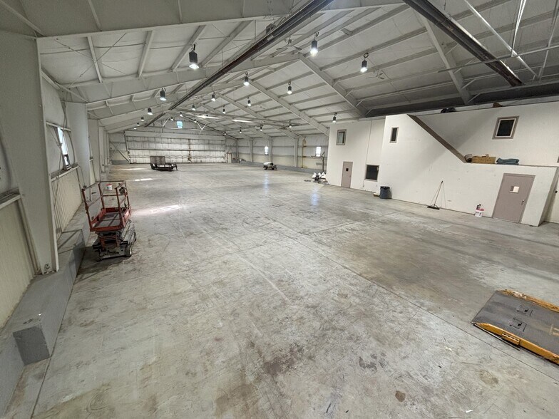More Photos Of 131 Ash Dr, Kimball Township Warehouse For Lease